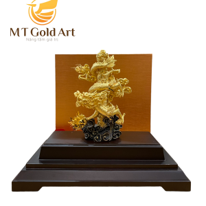 Tượng rồng dát vàng