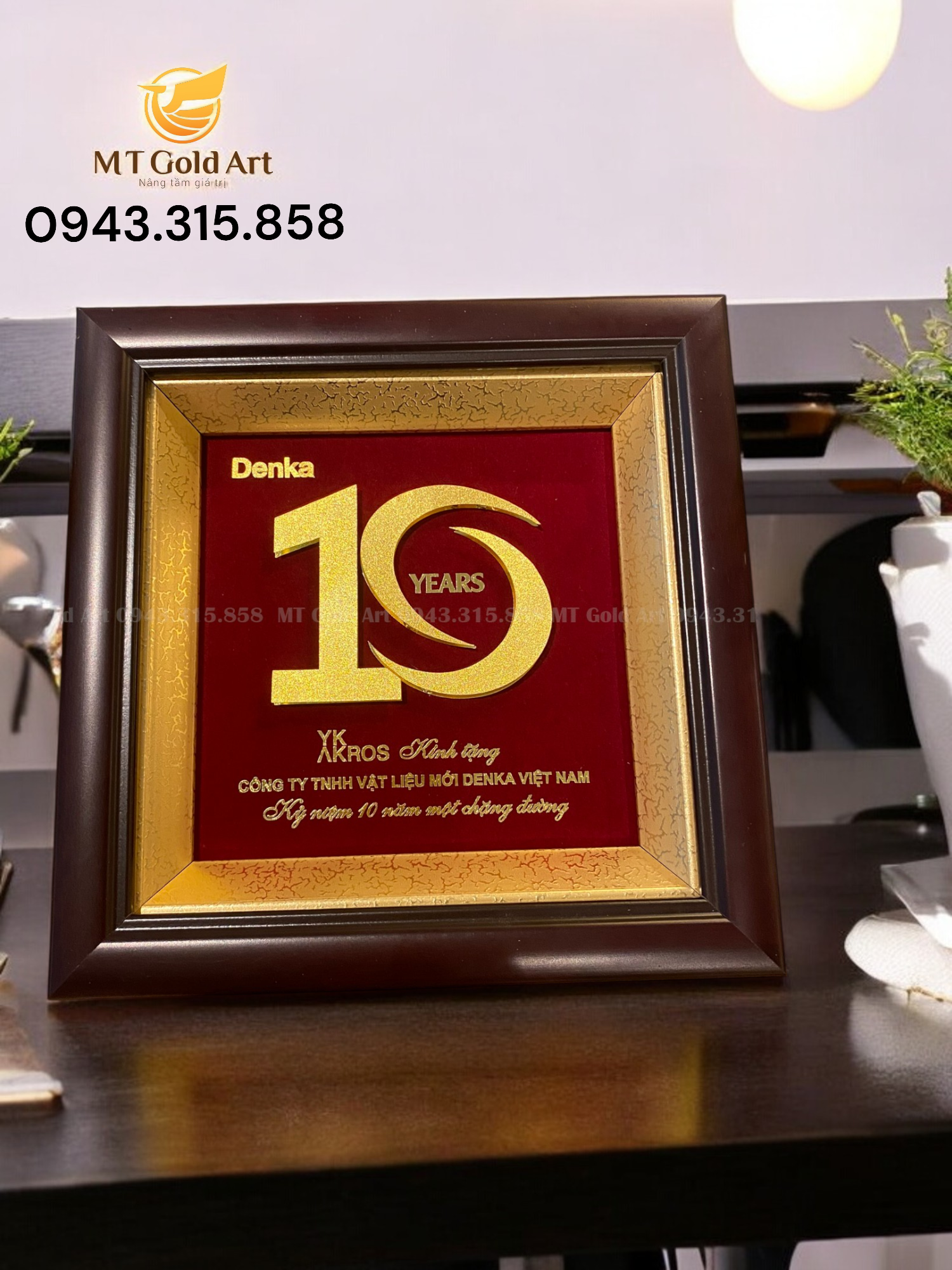 Quà tặng kỷ niệm 10 năm thành lập công ty đối tác