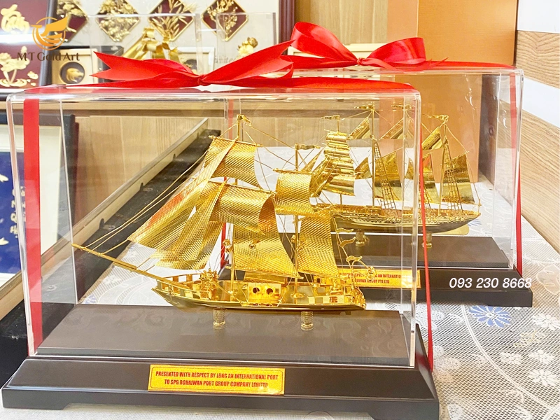 Mô hình thuyền buồm - quà mừng con trai tốt nghiệp thạc sĩ