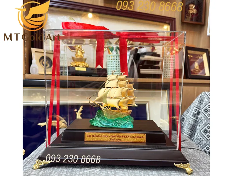 Qùa tặng lãnh đạo bệnh viện ĐKKV Long Kháng Qùa tặng lãnh đạo bệnh viện ĐKKV Long Kháng